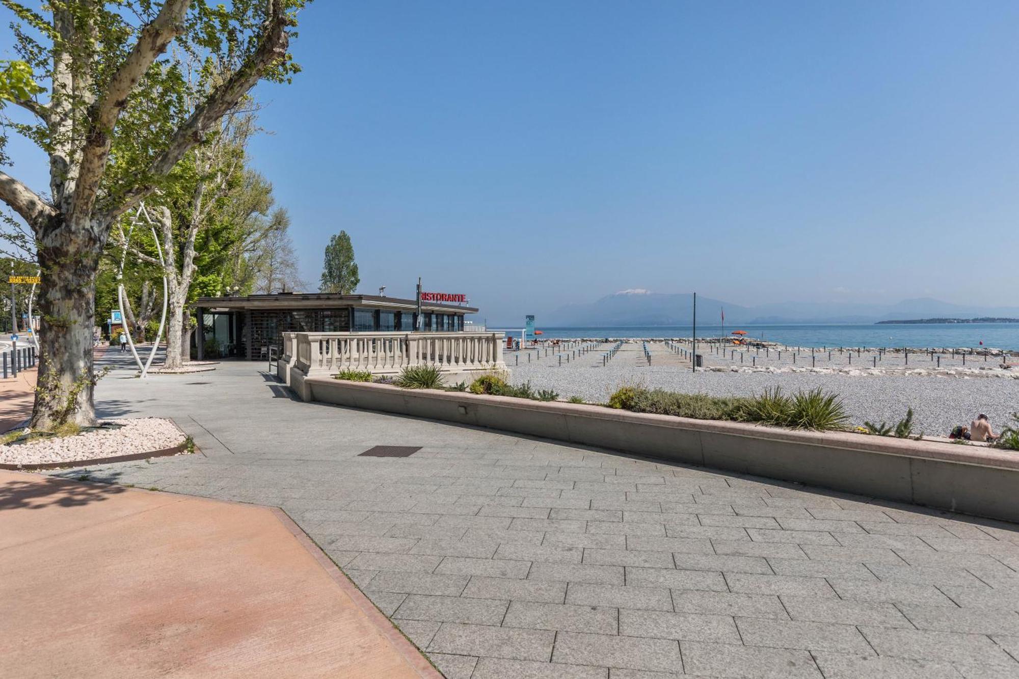 Lake Apartment Desenzano Desenzano del Garda Exterior photo