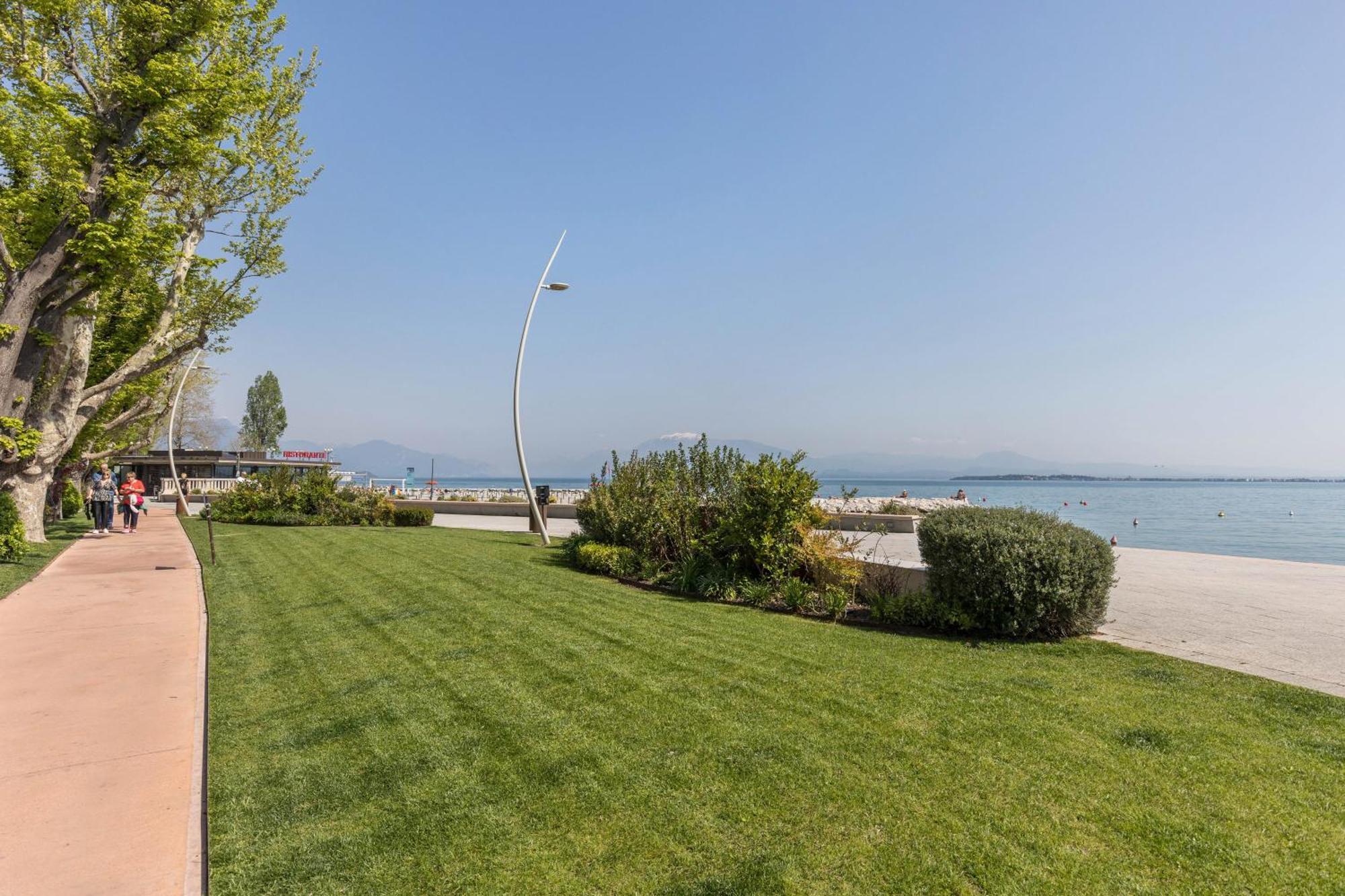 Lake Apartment Desenzano Desenzano del Garda Exterior photo